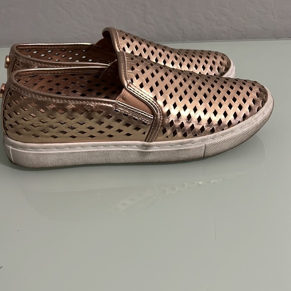 Steve Madden - Picture 2 of 9